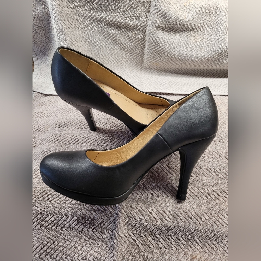 Black Stiletto Heels with Sleek Leather Finish